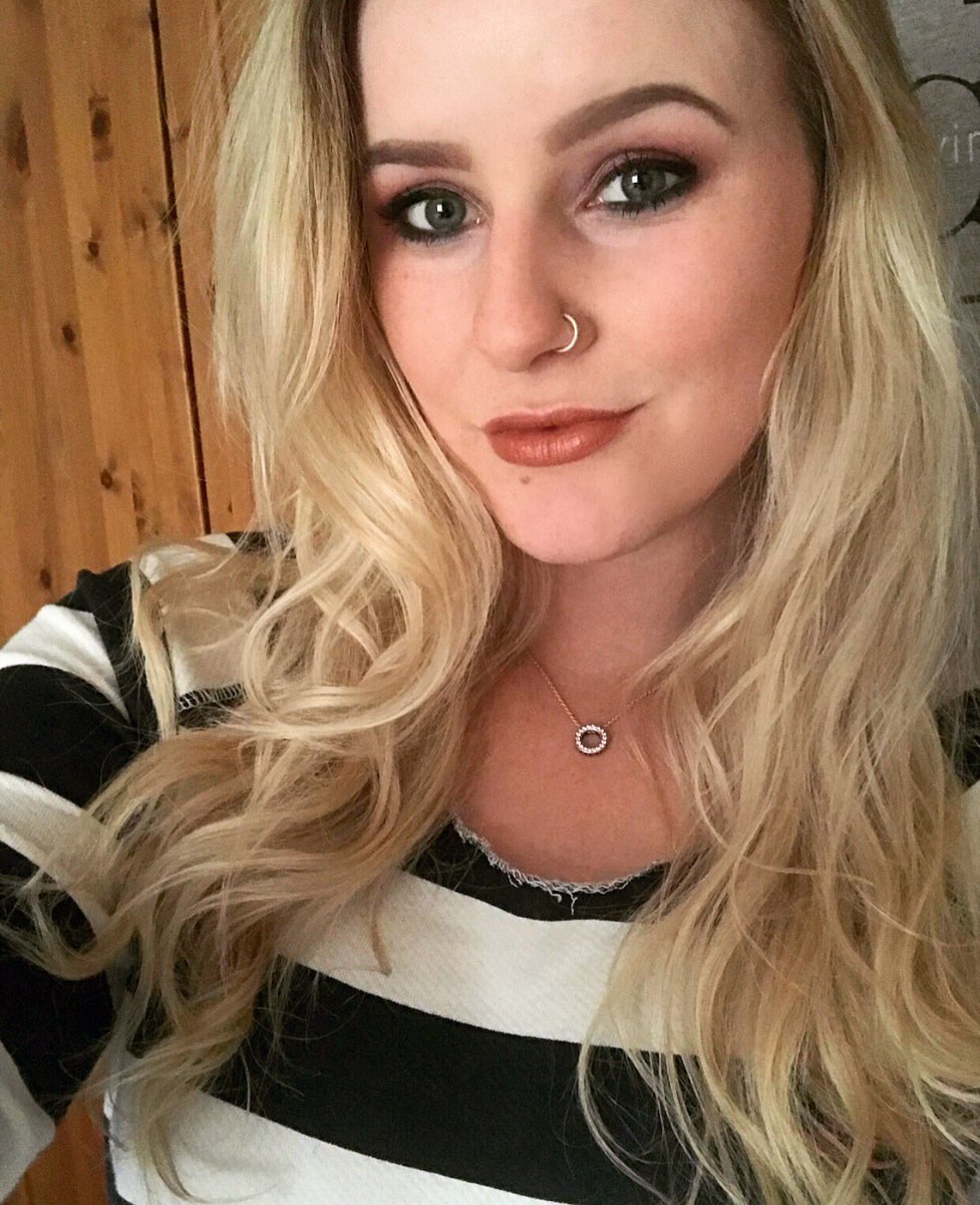 ChronicChlo's tweet photo. Sometimes you have to force yourself to do your hair and makeupπππΌββοΈβ¨
#thefacebehindthepenguin #selfcare #forcingsmiles #chronicillnessawareness #fibromyalgia https://t.co/BOMUVSwrbM