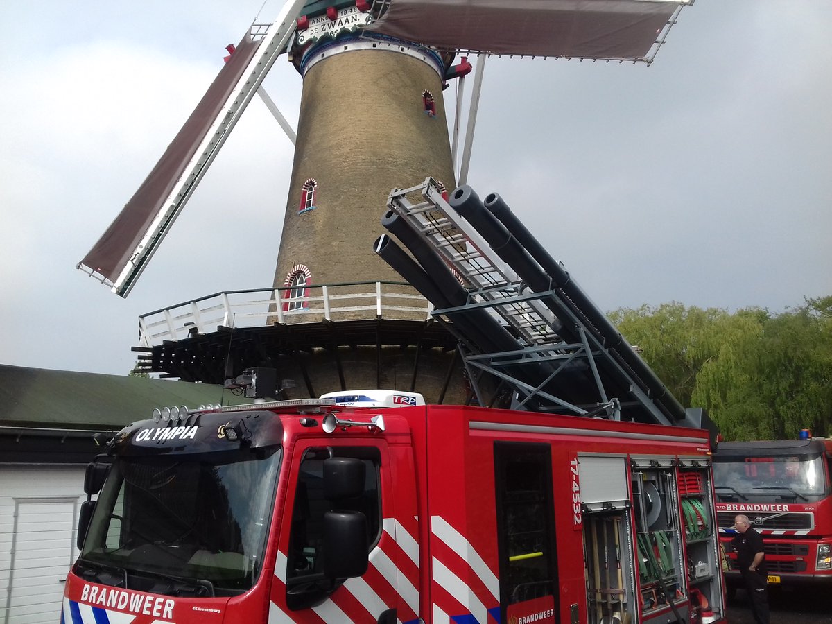 PolMaurits's tweet photo. 10 - Winterswijk
9 - Kerkwerve
8 - Herkingen
7 - Olympia
6 - Kapelle
5 - Torenweg
4 - Nieuwebrug
3 - Zwijndrecht
2 - Almkerk
1 - S- Gravendeel

Brandweer wedstrijd in Ouddorp https://t.co/WqR8KdQI1x