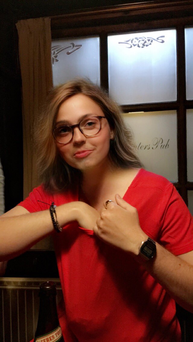 matveiandersen's tweet photo. Første dame på Pubcrawl #stramskursch https://t.co/jxkFRD58UT