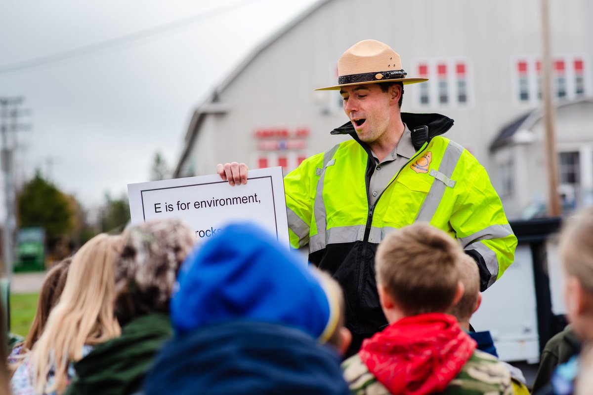 KeweenawNPS's tweet photo. As #NationalPoliceWeek comes to an end, we'd like to extend our thanks to LE ranger Karl who joined us from Apostle Islands National Lakeshore to assist in safety & more at #CopperTRACES! His group won the final rap battle. #Keweenaw #MidwestNPS #FindYourPark https://t.co/Qja1piJiD5