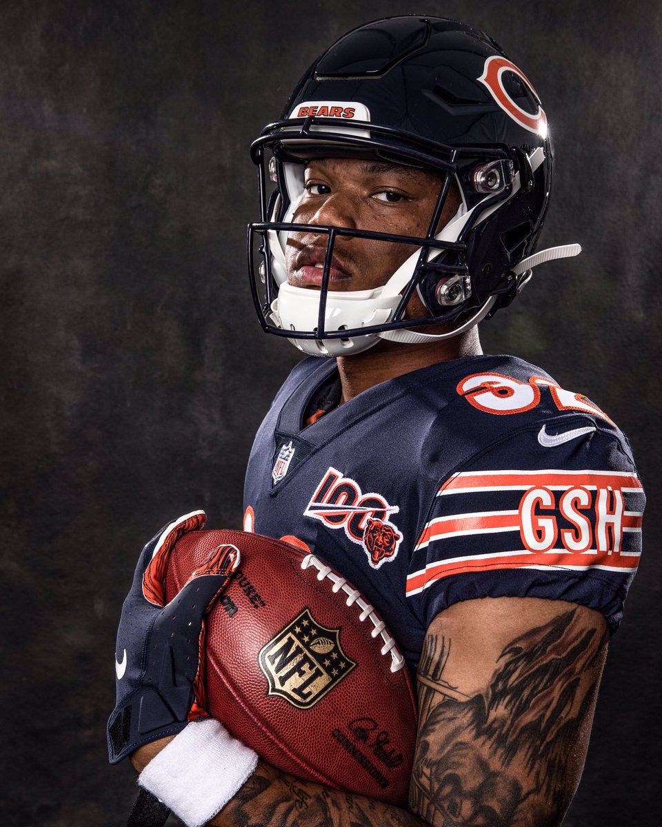 ChicagoBears's tweet photo. You don’t want no smoke.
#NFLPARookiePremiere

📸: NFL/Ben Liebenberg https://t.co/rMgTd5kxGE