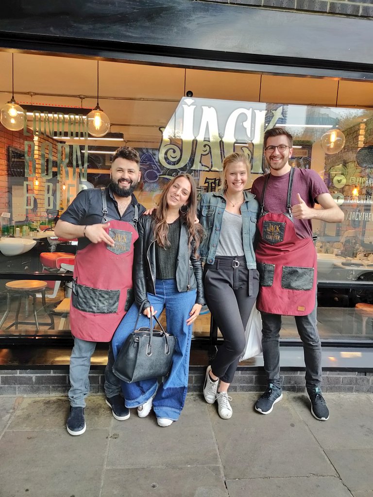 pronoland_'s tweet photo. À la base je voulais faire une photo avec le coiffeur - le nom était cool - mais il a repéré 2 meufs dans la rue et leur a dit de venir sur la photo

Du coup, là on va prendre un verre tous les 4, meilleur rentabilisation possible du coiffeur 😎

#TeamParieur #JackTheClipper https://t.co/heSwEFghwd