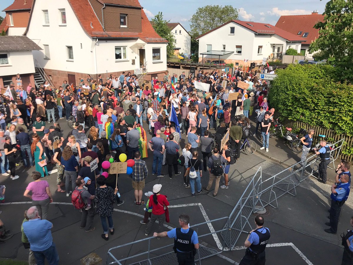 pixeldiversity's tweet photo. Buntes #Bauerbach gegen Rechts und GAUland!! #noafd @Marburg https://t.co/NlgykFuroh