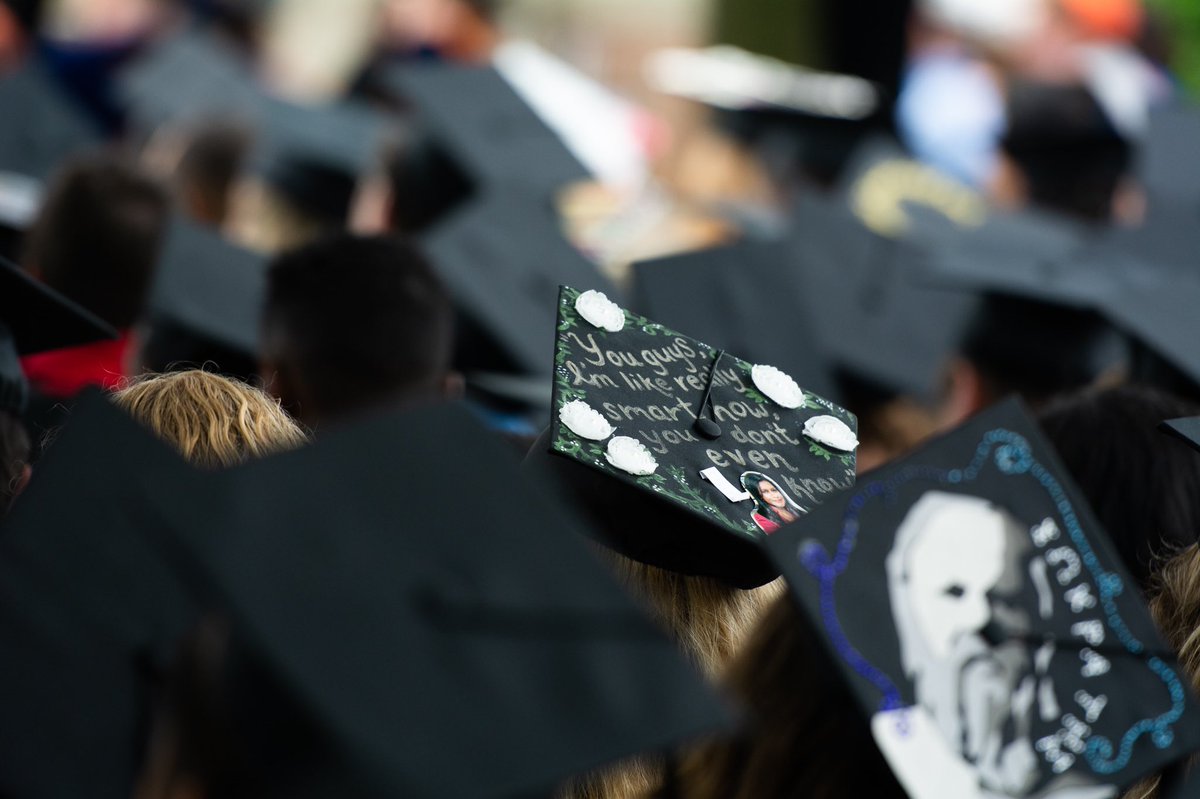 R_walshCD's tweet photo. Funny grad caps? Yes please https://t.co/rbYGSHlaKp