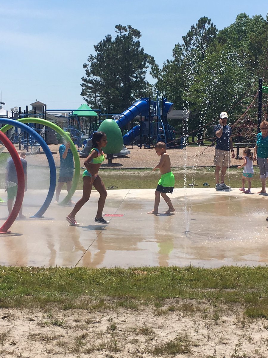 SPLASH PAD?!

Oh heck yeah!!!!