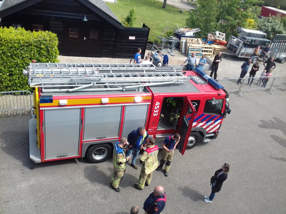 PolMaurits's tweet photo. Brandweer wedstrijd ouddorp was heel leukk!👍👌 https://t.co/YqUDFuXl59