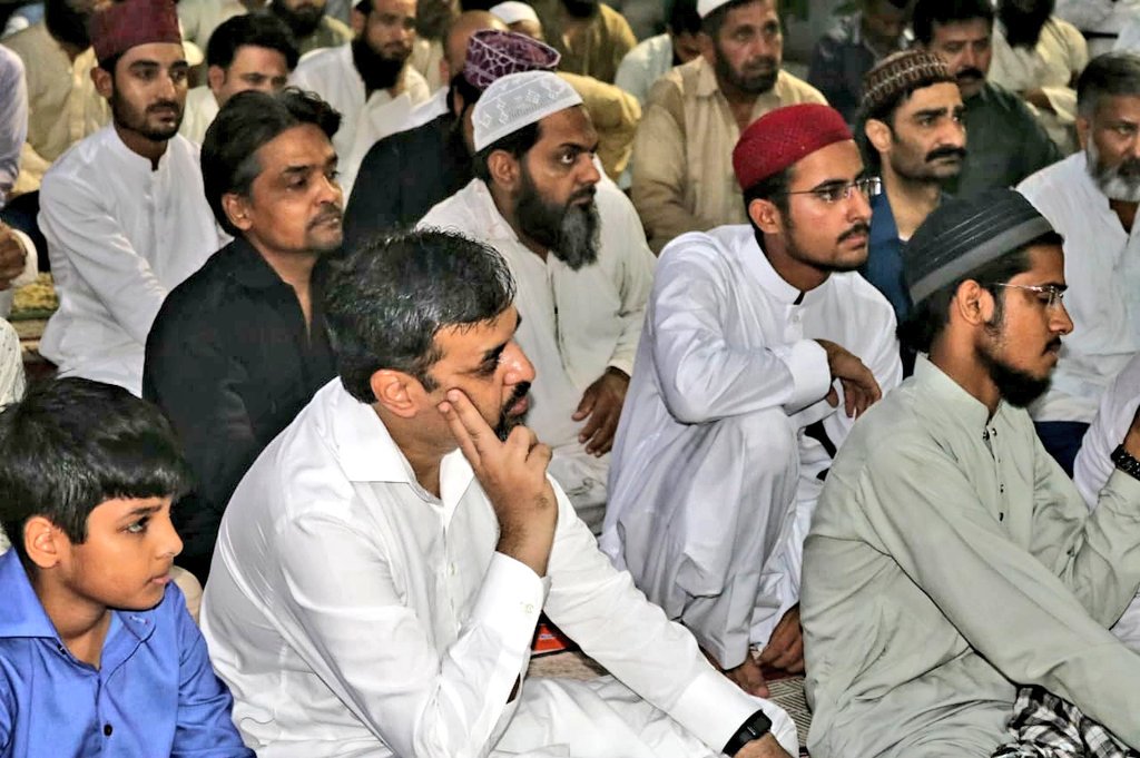 پاک سر زمین پارٹی کے مرکزی سیکرٹریٹ پاکستان ھاوس میں ختم القران کے پروگرام کا انعقاد کیا گیا
اس موقع پر چئیرمین پاک سر زمین پارٹی سید مصطفی کمال صدر انیس قائمخانی اور دیگر مرکزی رہنماؤں سمیت تمام شعبوں کے زمہ دارن بھی موجود ہیں
 <a href="/KamalPSP/">Mustafa Kamal Fans</a> @PSPPakistan #PSPIftarDinner