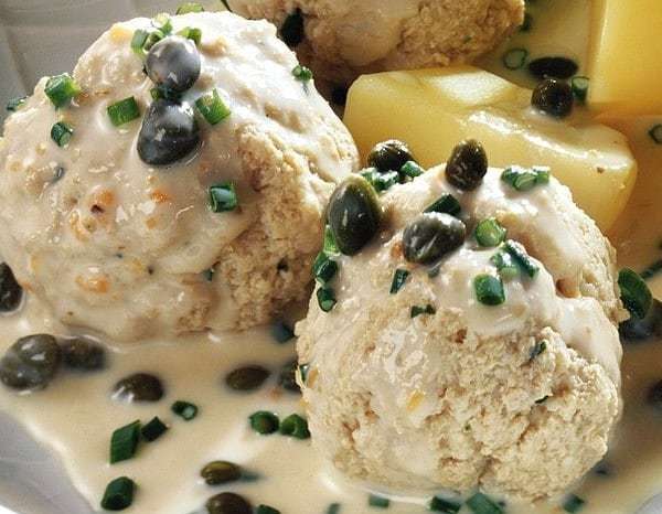 nadasto's tweet photo. Ça fait longtemps que je n'ai pas refait ces petites boulettes aux câpres, les Königsberger Klopse, une vieille recette de Prusse. Avec leur sauce crémeuse doucement acidulée au vin blanc et citron. Retrouvez-les sur le blog
#germany #deutschland #recipe #foodblogger #meatba… https://t.co/SnDjPNR3pX