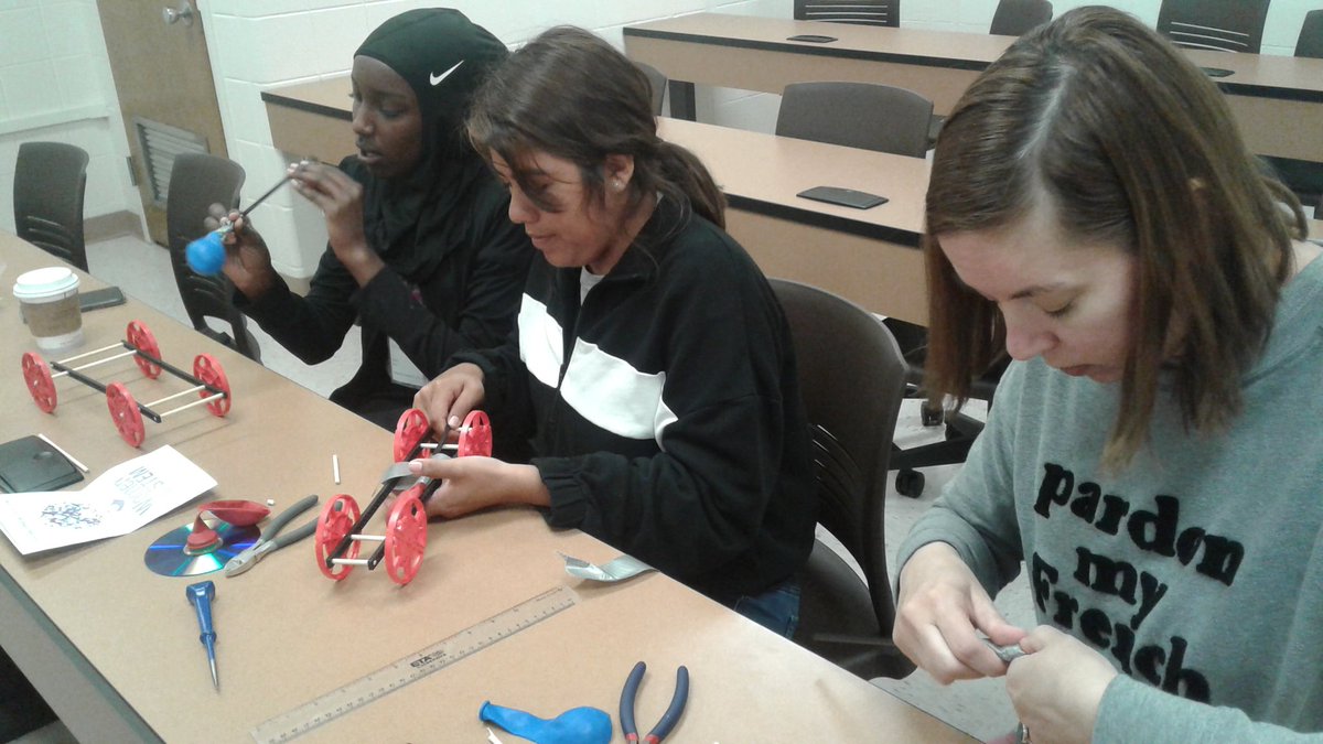 sftinitiative's tweet photo. Playing with Newton' S Laws at Woman in STEM conference @sftinitiative @TRIOUBMS_NEIU @ColumbiaChi @CCAS_NEIU @McaplanMarcelo @Aaron_Cortes https://t.co/o67vevvHyT