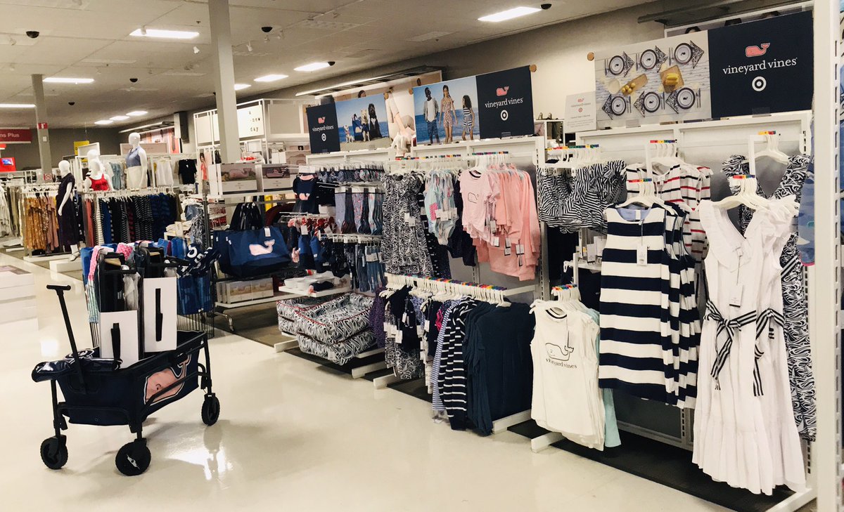 CoryAnnDavis's tweet photo. #t1186 #vineyardvinesforTarget #whalesareawesome #vml #TargetStyle https://t.co/7dE6V03pdf