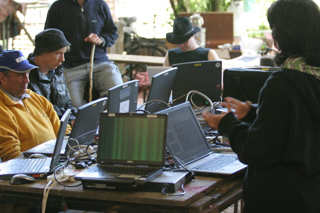 ⊥ 𝕏 tweet media