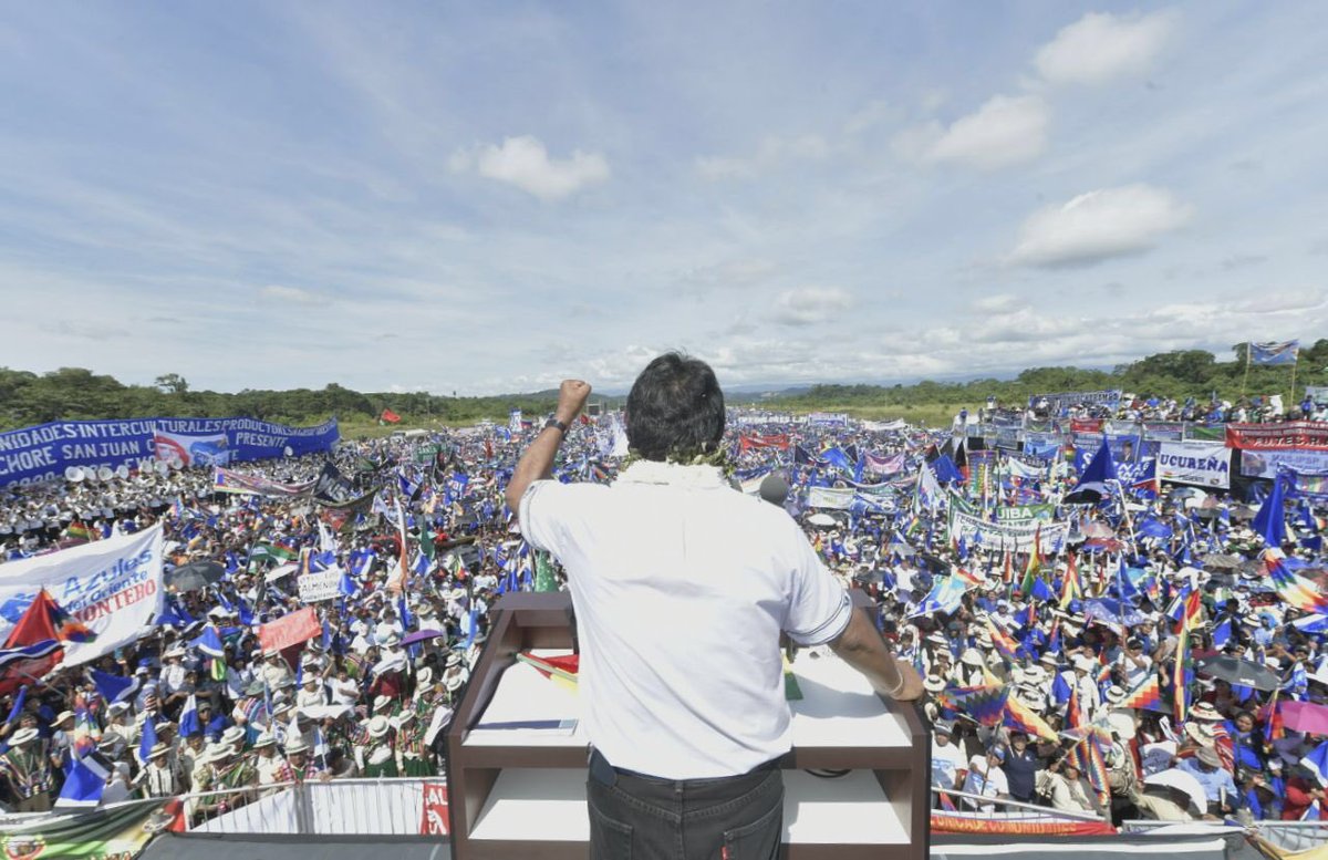 Hermanos de #Bolivia, estoy sorprendido por la gran concentración. Es una gran emoción y satisfacción recibir el apoyo del pueblo que llegó a Chimoré para darnos energía rumbo a las elecciones de octubre. Saludamos a los movimientos sociales, mineros, profesionales y juventudes.
