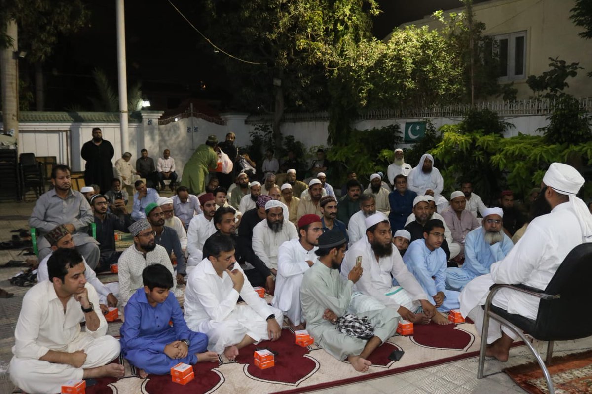 MQMPUpdates's tweet photo. پاک سر زمین پارٹی کے مرکزی سیکریٹریٹ پاکستان ھاوس میں ختم القران کے پروگرام کا انعقاد کیا گیا جس میں چئیرمین سید مصطفیٰ کمال، صدر انیس قائم خانی اور دیگر مرکزی رہنماؤں سمیت تمام شعبوں کے زمہ دارن نے بھی شرکت کری https://t.co/BxzwydTRft