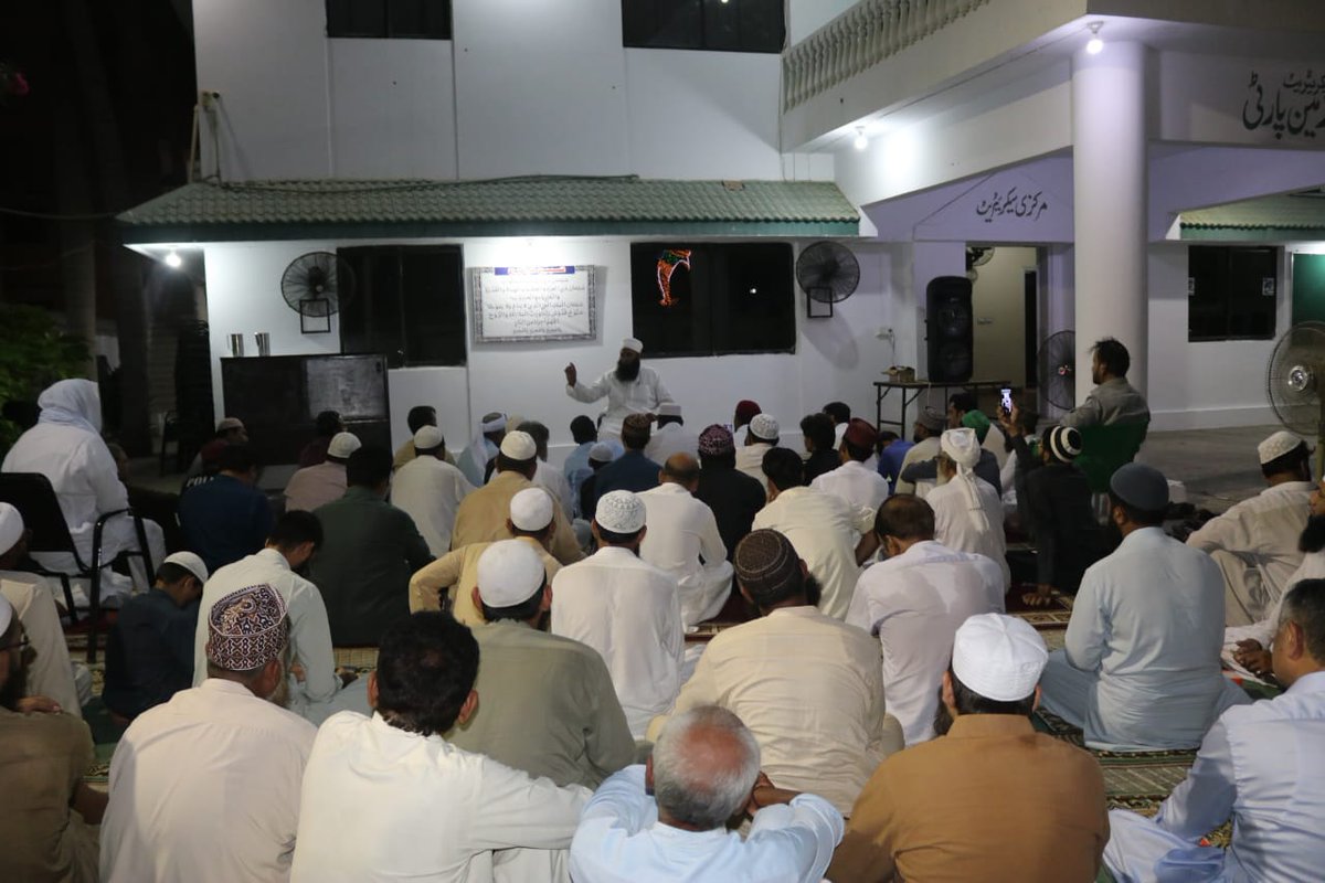 پاک سر زمین پارٹی کے مرکزی سیکریٹریٹ پاکستان ھاوس میں ختم القران کے پروگرام کا انعقاد کیا گیا جس میں چئیرمین سید مصطفیٰ کمال، صدر انیس قائم خانی اور دیگر مرکزی رہنماؤں سمیت تمام شعبوں کے زمہ دارن نے بھی شرکت کری