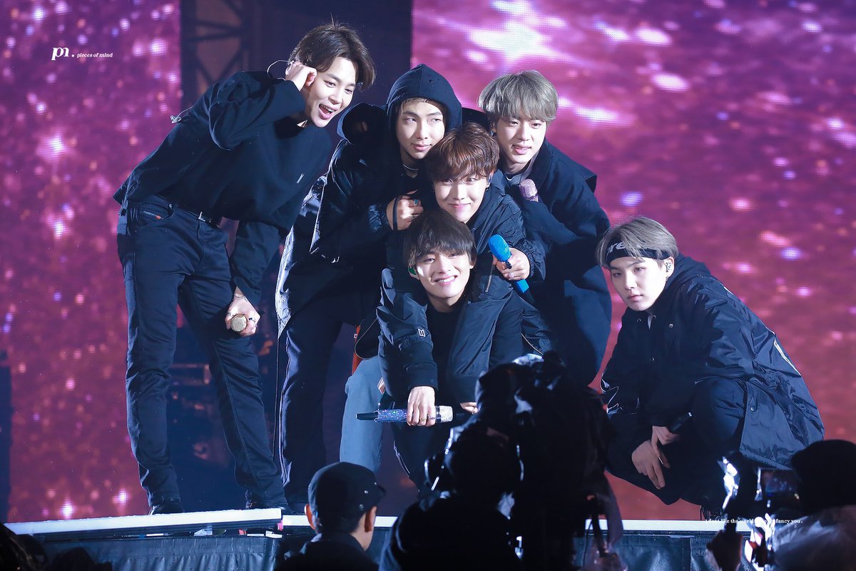 Холзи секрет бтс. Рассказ о бтс. Почему бтс фанатов называют арми почему. Смешные факты о бтс. Группа бтс.