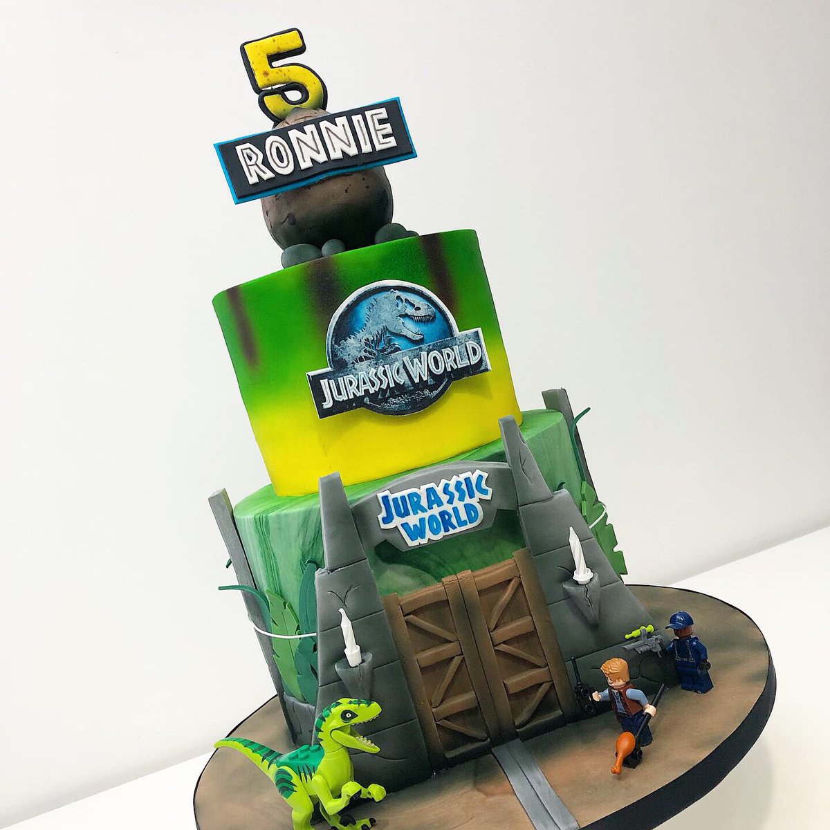 Tidbits Treats Jurassic World Cake For Ronnie S 5th Birthday Jurassicworld Jurassicworld Jurassicpark Jurassicworldcake Jurassicparkcake Dinosaurcake Cake Cakes Sthelenscakes Merseysidecakes Manchestercakes
