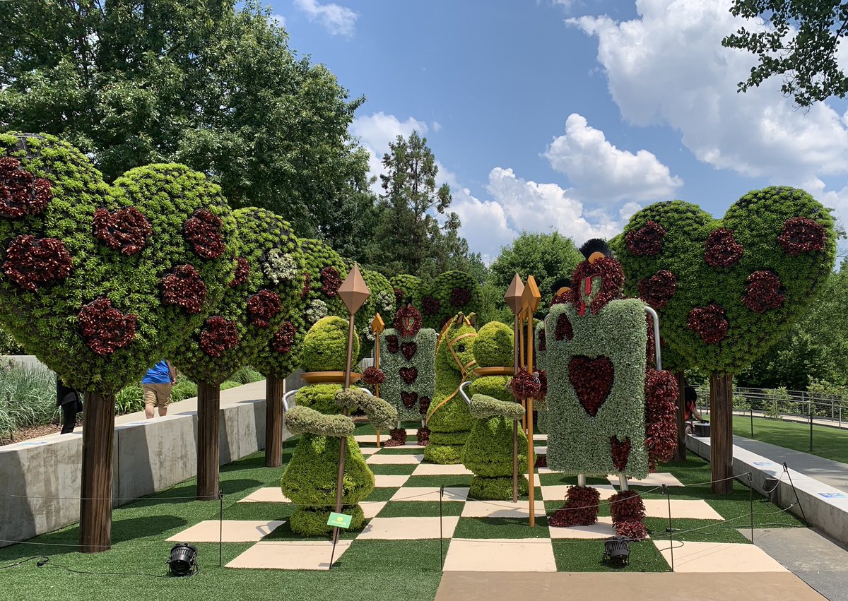 Spectacular topiary display at the Atlanta Bontanical Gardens! 🐰=❤️