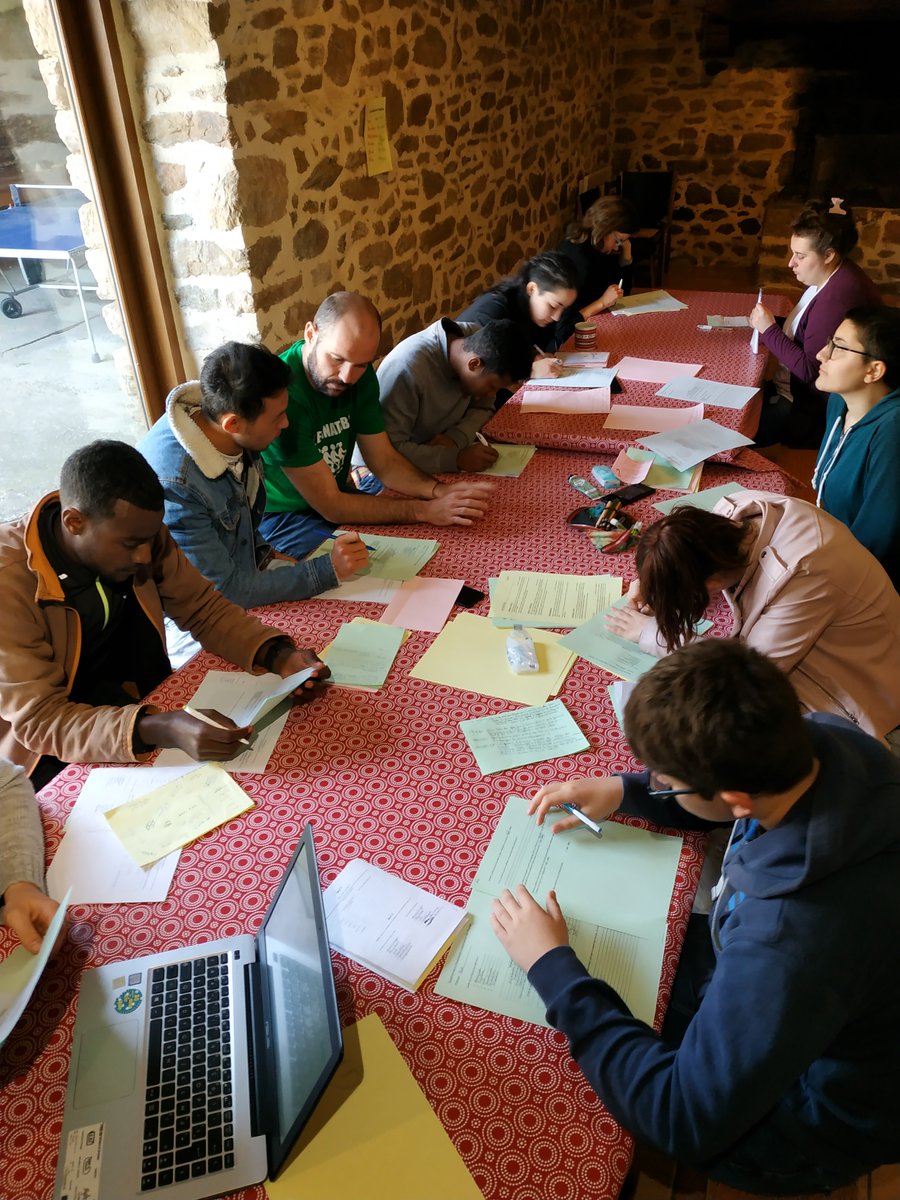 ericmortier's tweet photo. "Elise Deblock, Conseillère SISEM" a engagé une expérimentation financée par la région Nouvelle Aquitaine au profit de jeunes qui doutent ou stressent face à leurs choix d’avenir, quel que soit leur parcours scolaire... 

#orientation 

https://t.co/uM3dn848zV https://t.co/9qenjV5VbD