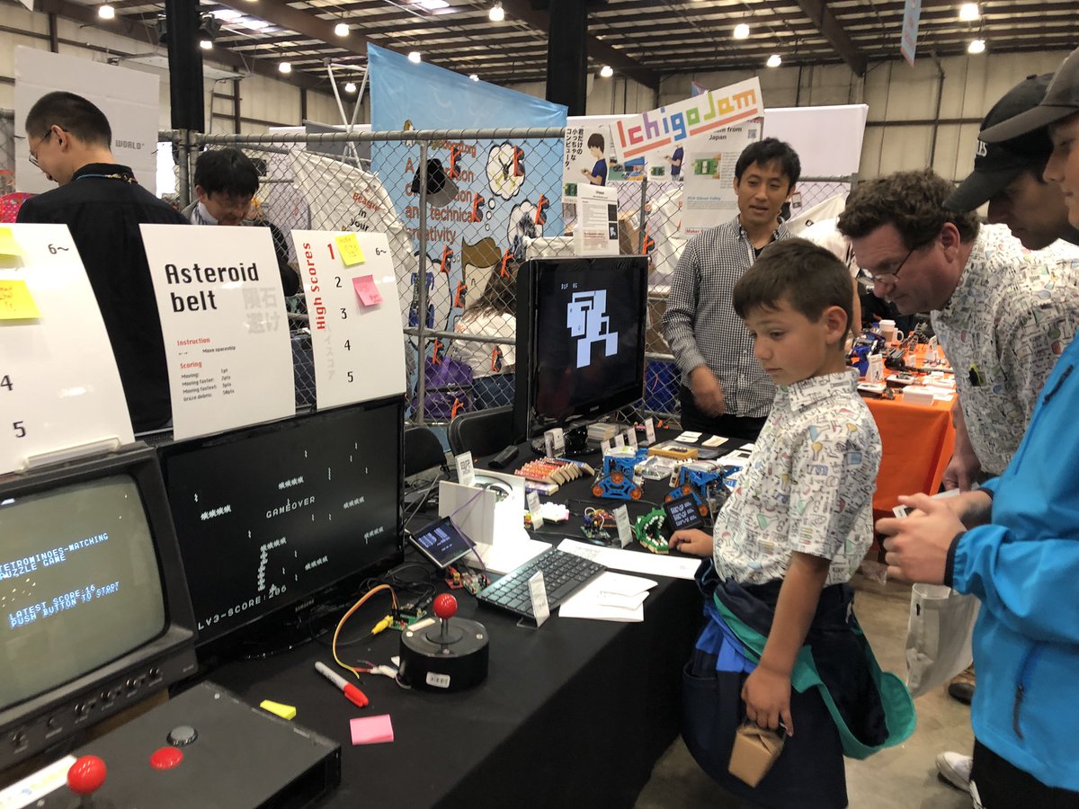 inuro's tweet image. 昨日より圧倒的に展示＆店らしくなった我々。最初からこうしとけば良かった！Zone2の東側、ブース70030でお待ちしてます。

#MakerFaire
#IchigoJam