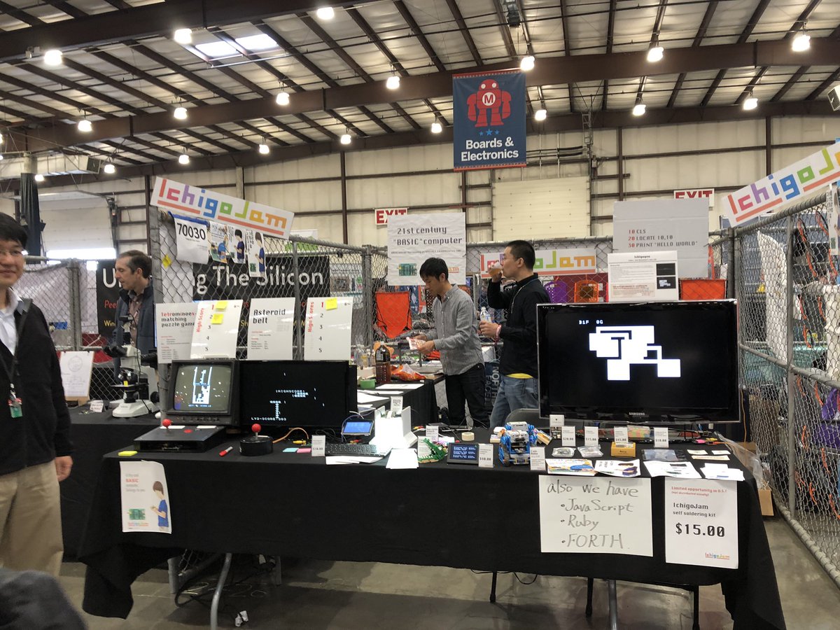 inuro's tweet image. 昨日より圧倒的に展示＆店らしくなった我々。最初からこうしとけば良かった！Zone2の東側、ブース70030でお待ちしてます。

#MakerFaire
#IchigoJam