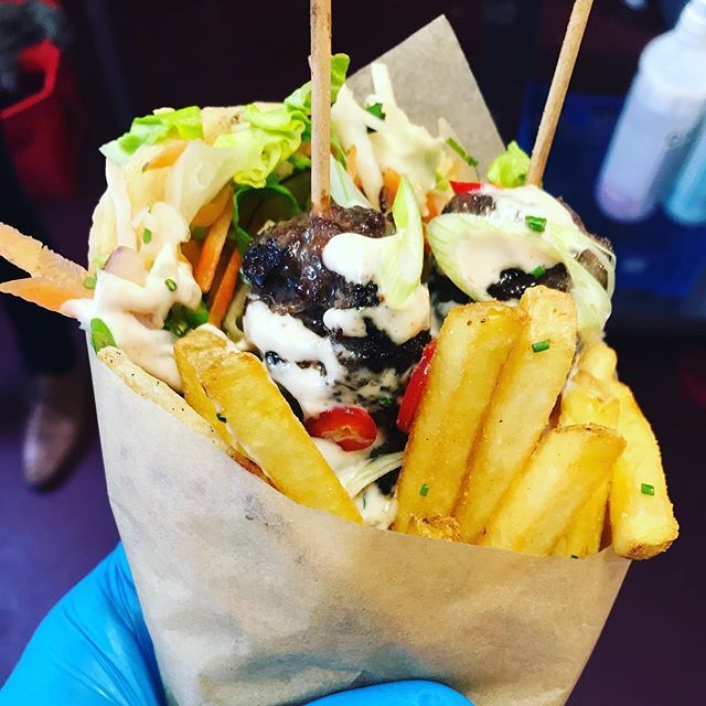 Smithys_Shack's tweet photo. Made a gyro today 😍 homemade flatbread wrapped around venison kebab, street slaw, hot sauce mayo. .
.
.
#chefs #chefslife #freshfood #localingredients #local #truecooks #smithysshack #chefsofinstagram  #suffolk #foodtruck #streetfood #foodstagram #in… https://t.co/rq5mcPK47r https://t.co/afYUD6JbCr