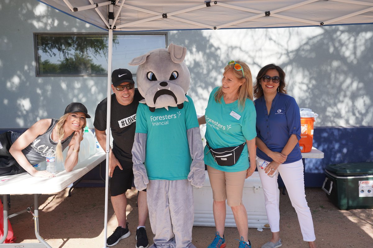 LeonaSchoolsAZ's tweet photo. We are building a playground today with @kaboom . 225+ volunteers are here at @LAAbulldogs to help build a playground with help of @Foresters .Thank you @johnjayandrich for helping with all the support! Check back for updates #playmatters https://t.co/adPN73toOy