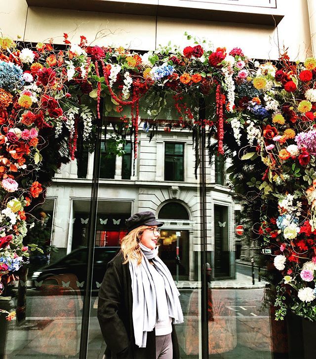 CecileMLeblanc's tweet photo. Je ne te remercie pas pour cette photo @stouf_h 😇😂🥰
•
•
•
#london #ilovelondon #theanthologist #friends #weekend #girlweekend #blog #blogger #blogtrotter #travel #travelblogger #spring #spring2019 #me #myself #i #instadaily #instaweekend #flowers… https://t.co/UHhVBgN7Jn https://t.co/WH7UTgwrMp