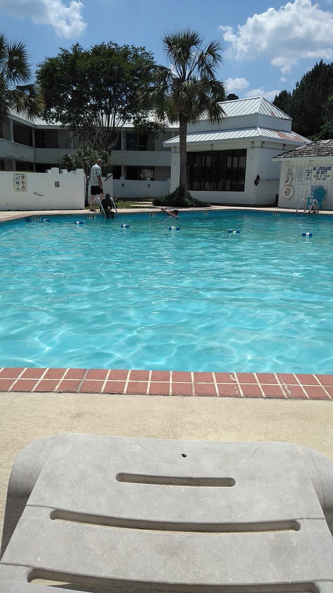 EasyGolfIssues's tweet image. $57 a night whore tell motel