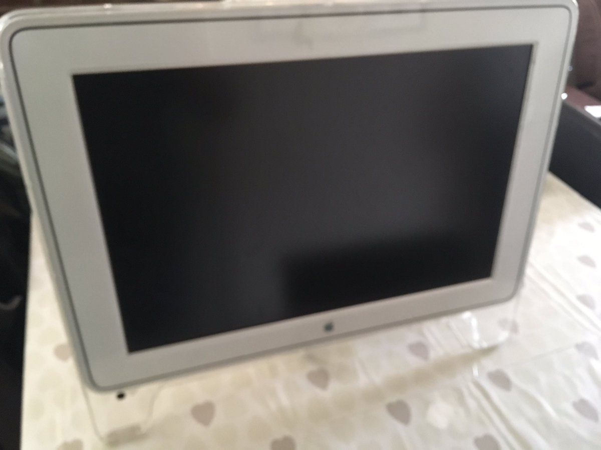 ADTsaousis's tweet photo. New piece in my old macs collection! A 22” screen! Love it!   #maccollection #applecollection https://t.co/H8pqjrdddM