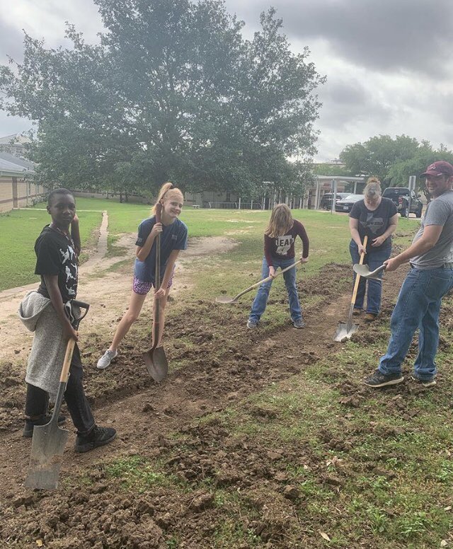 LEADScsisd's tweet photo. A few more pictures of our crew today. https://t.co/oltLSUsNOK