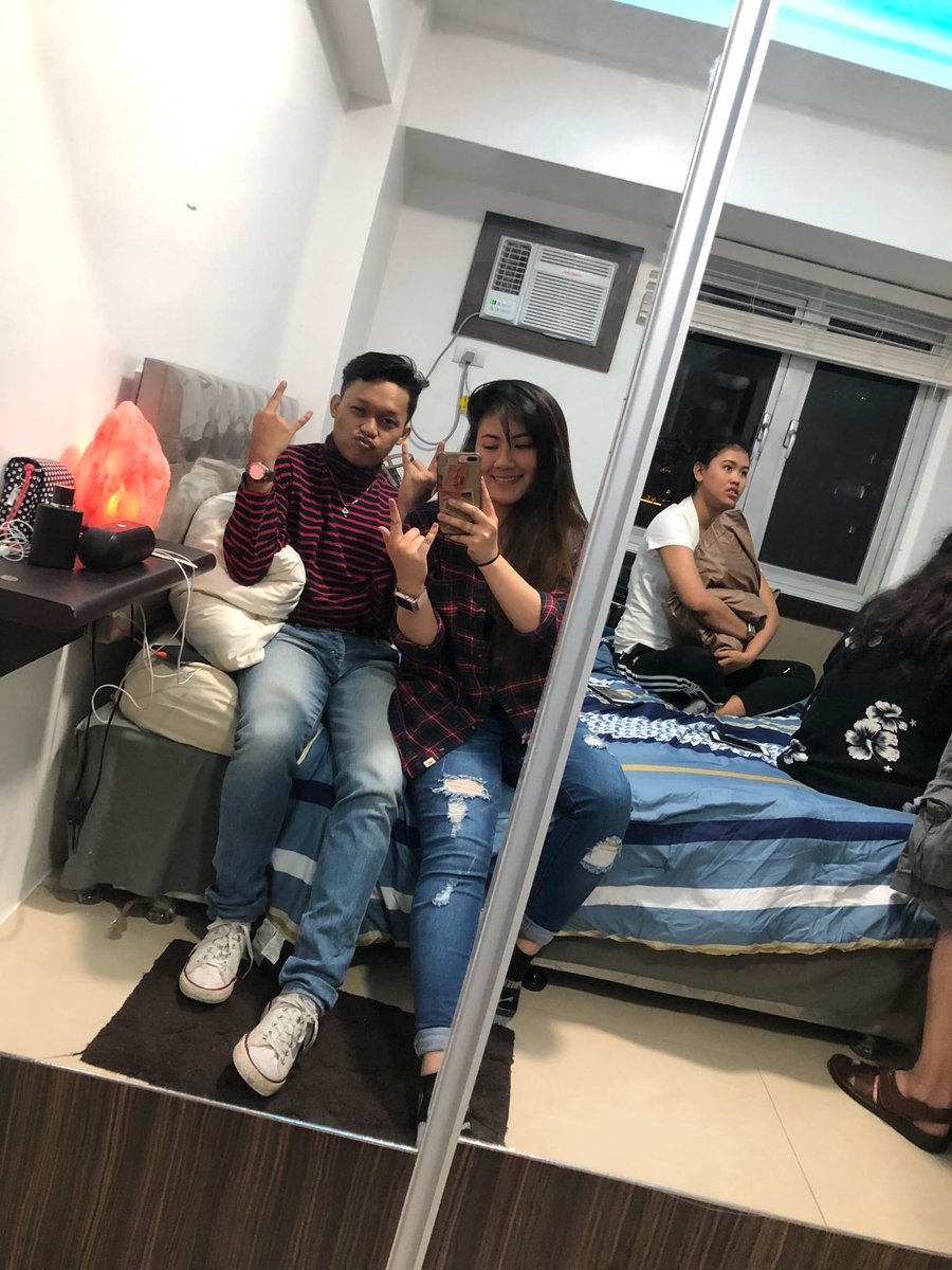 ndrpnts's tweet photo. just a simple picture with a BIG MEMORY that was made with REAL FRIENDSHIP. #SinceJuniorHigh #MissingThemAlready #Pwe https://t.co/yXdrJLb38v