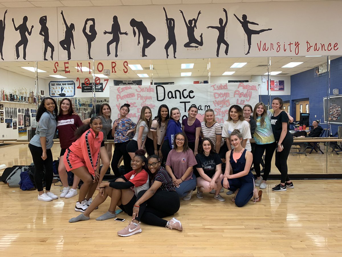 stangthangsss's tweet photo. here’s your new 2019-2020 srhs dance team! we’re so excited to see what this coming year has in store with all these talented dancers! summer practices are coming up and we’re ready to put the work in! 💛 https://t.co/XjvDTZTJHR