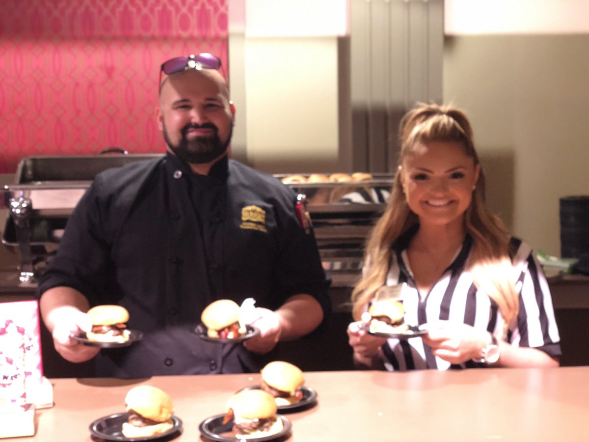goldennuggetac's tweet photo. Happy #BurgerBash day!!! π
We may be biased, but we think @Vic_n_Anthonys, @BillsBarNBurger, and #MichaelPatricks have the best burgers! https://t.co/AzA47EbTHm