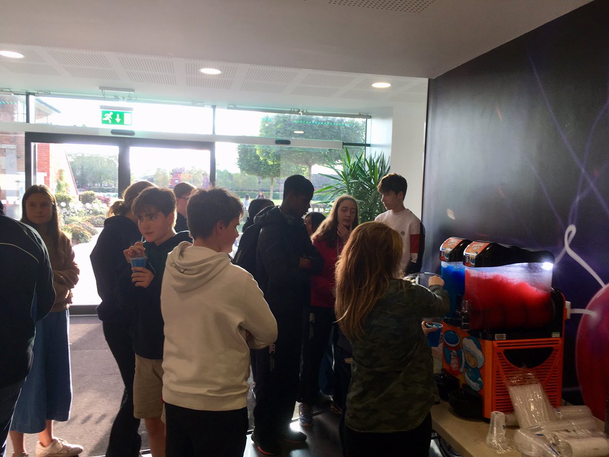 HaywoodsHouse's tweet image. Boarders 3rd &amp;amp; 4th Form social, lots of fun socialising on a beautiful Saturday evening #casphilippineproject #boardingcommunity