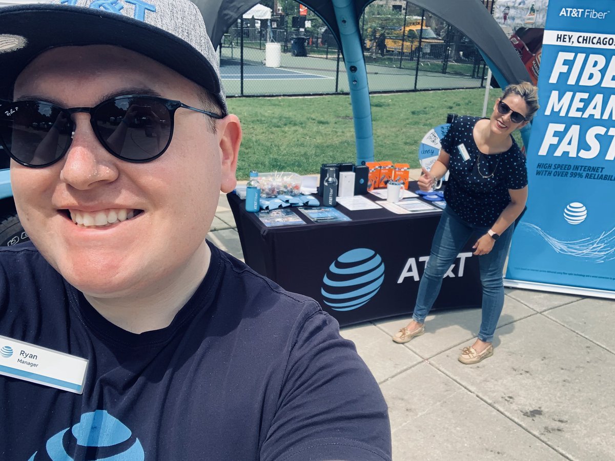 RyanAvelinoWFH's tweet photo. Hey Chicago! Come out to the Wine Fest in Lincoln Park for some great fun and some awesome AT&amp;T promotions!
#PaintCentralBlue #SmileMatters #SipUpSaturday #WeAreGLM #LifeAtATT #FiberFast https://t.co/2xW55xoKjq