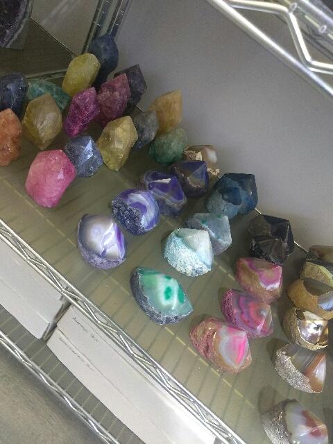 EboniGenell's tweet photo. Found a gemstone store in my city, so the young one and I took a trip.. Totally enjoyed ourselves. My son told the owner, "We'll be back... A lot." Lol.. He was right.. π« #fullmoonish https://t.co/aYgrArsJvm