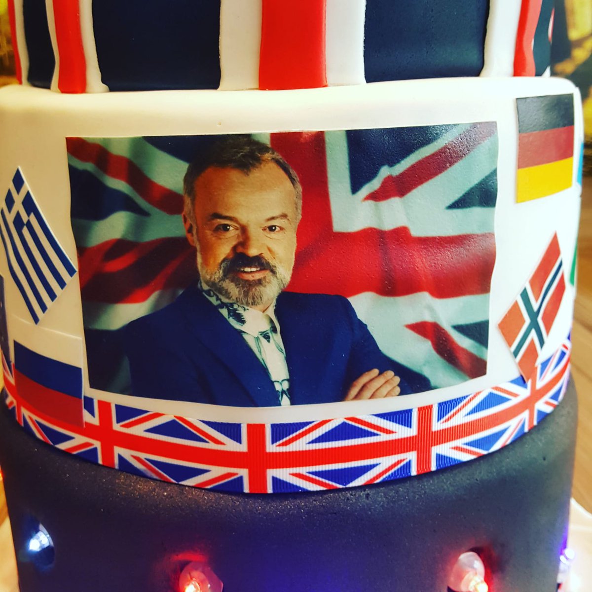 AndyRob2639's tweet photo. Who says you can't have your cake and eat it! 🍰 If UK don't win we're eating your face! @grahnort @scott_mills @Rylan @Eurovision @bbceurovision #Eurovision  #Eurovision2019 #cakes https://t.co/6g4LXK015z