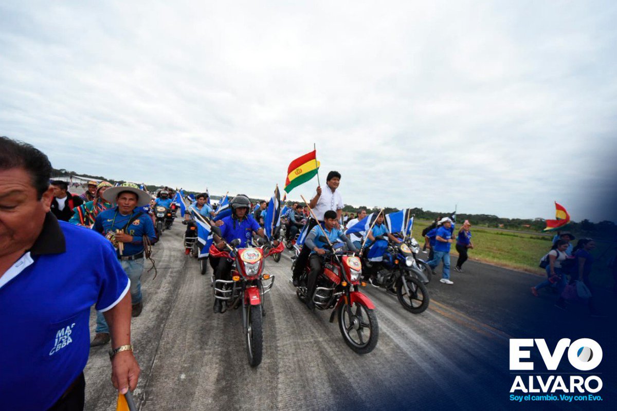 SedCom_Ch's tweet image. La pobreza extrema disminuyó a la mitad en los últimos 13 años. En el 2005 equivalía al 38.2% de la población, hoy en día es de 15.2% Seguiremos con @EvoEsPueblo, seguiremos combatiendo la pobreza. 
#sigamoscambiandojuntos