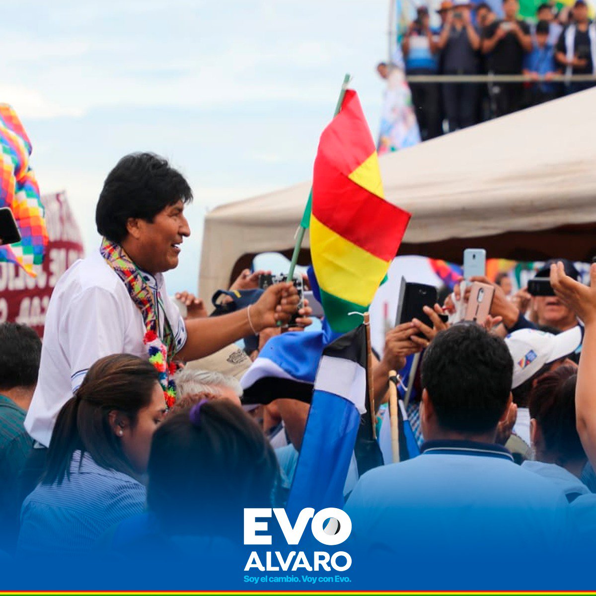 SedCom_Ch's tweet image. La pobreza extrema disminuyó a la mitad en los últimos 13 años. En el 2005 equivalía al 38.2% de la población, hoy en día es de 15.2% Seguiremos con @EvoEsPueblo, seguiremos combatiendo la pobreza. 
#sigamoscambiandojuntos