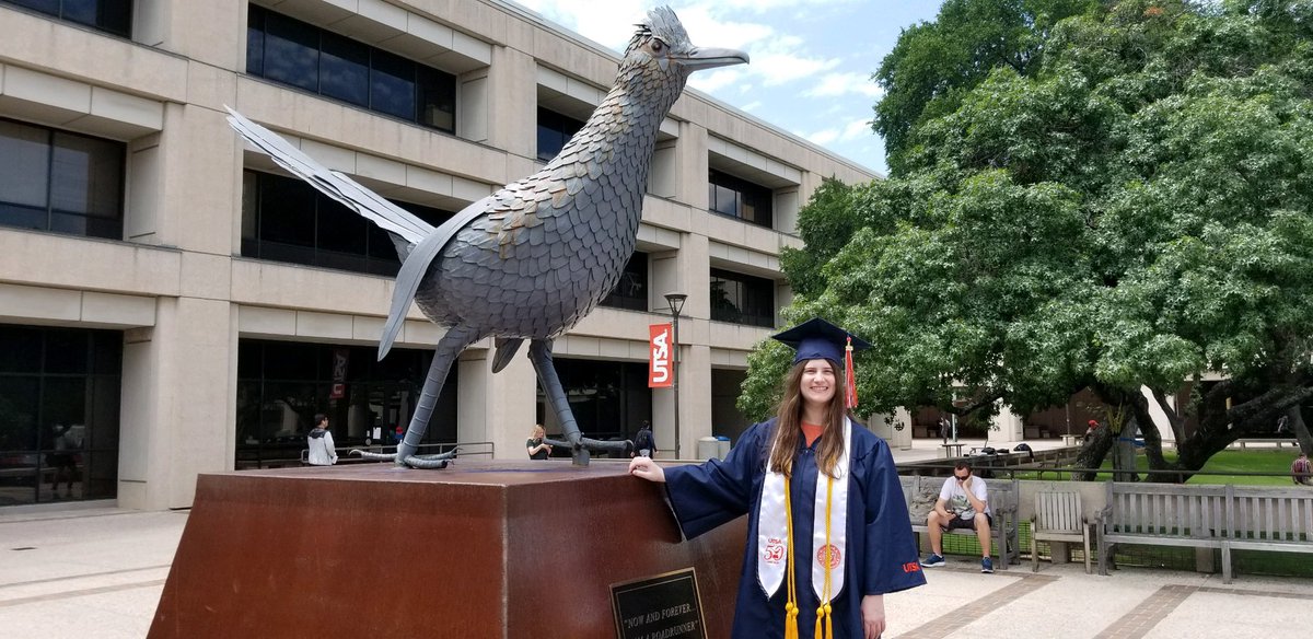_Mythdust's tweet image. 7,200 minutes. 
120 hours.
40 classes.
4 years.
1 diploma. 

A chapter closes. #UTSAGrad19