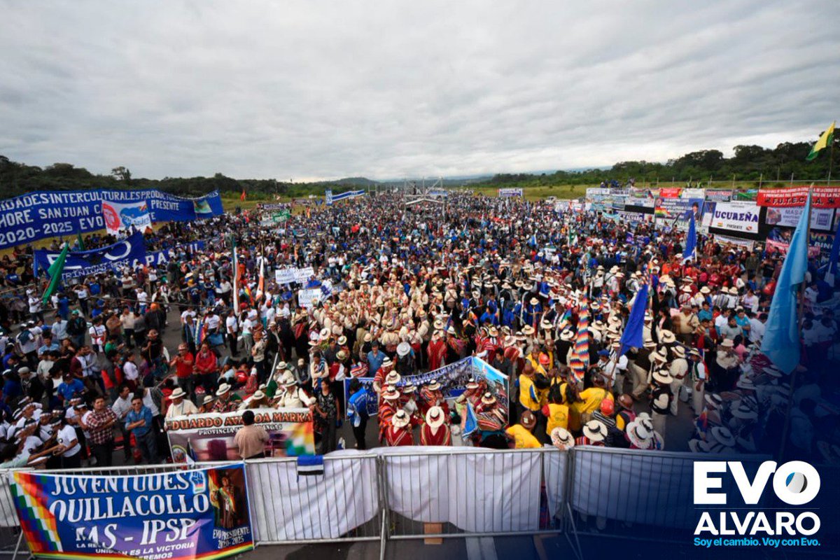 SedCom_Ch's tweet image. Durante el gobierno de @EvoEsPueblo las inversiones del Gobierno para el pueblo boliviano aumentaron más de 10 veces. Seguiremos con Evo, seguiremos creciendo. #sigamoscambiandojuntos