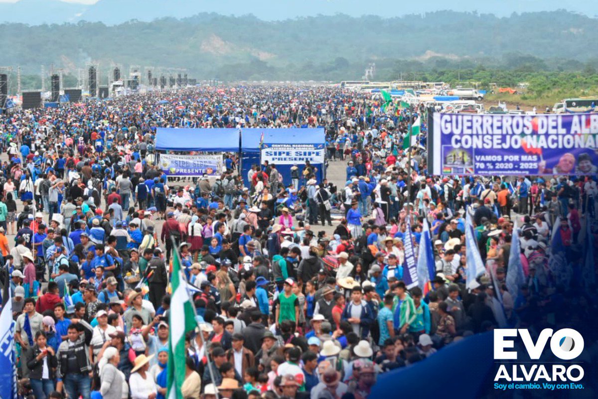 SedCom_Ch's tweet image. Durante el gobierno de @EvoEsPueblo las inversiones del Gobierno para el pueblo boliviano aumentaron más de 10 veces. Seguiremos con Evo, seguiremos creciendo. #sigamoscambiandojuntos