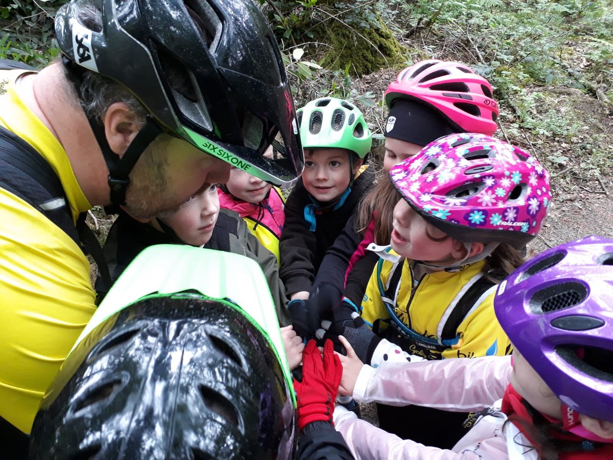 DylanLyness's tweet photo. Here is my fav photo from coaching today, getting kids to listen doesn’t need to be a coach shouting. #thinkdifferent #engagethem @_WWPIS @fucusserratus https://t.co/U97Jco7JSL