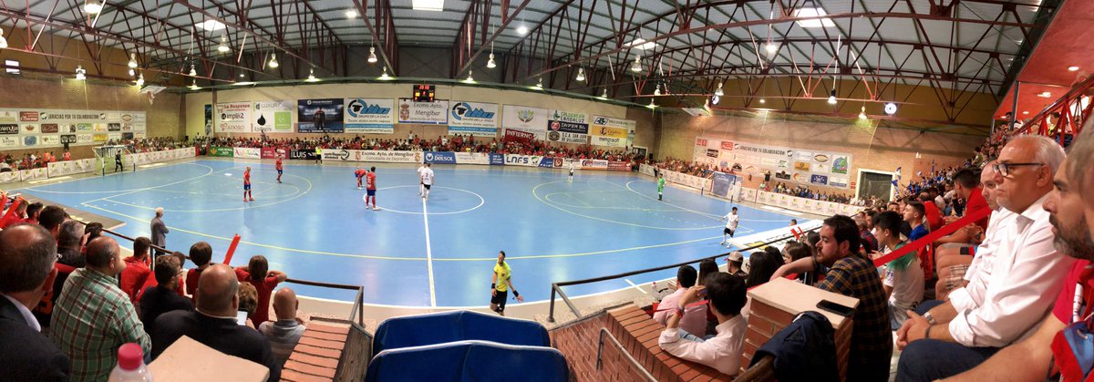 juandearjona's tweet photo. Enhorabuena al #MengibarFS por este 3-2!! Mañana más!!!! #MengíbarFSvsManzanaresFS @AytoMengibar https://t.co/5PQbohNoMY