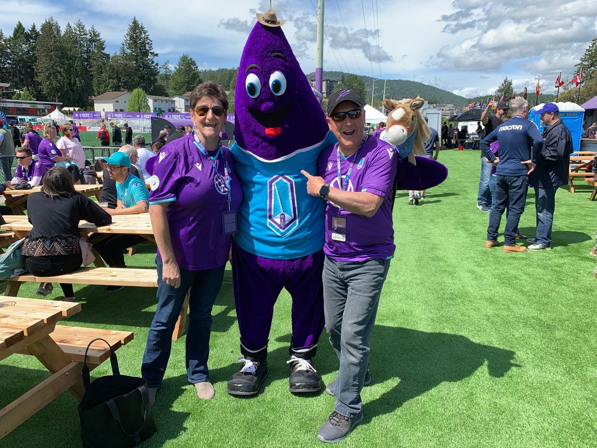 Country and Western game day with ⁦<a href="/PFC_Mascot/">Stewie the Starfish</a>⁩ and &amp; ⁦<a href="/Pacificfccpl/">Pacific FC</a>⁩. Digging the hat Stewie!