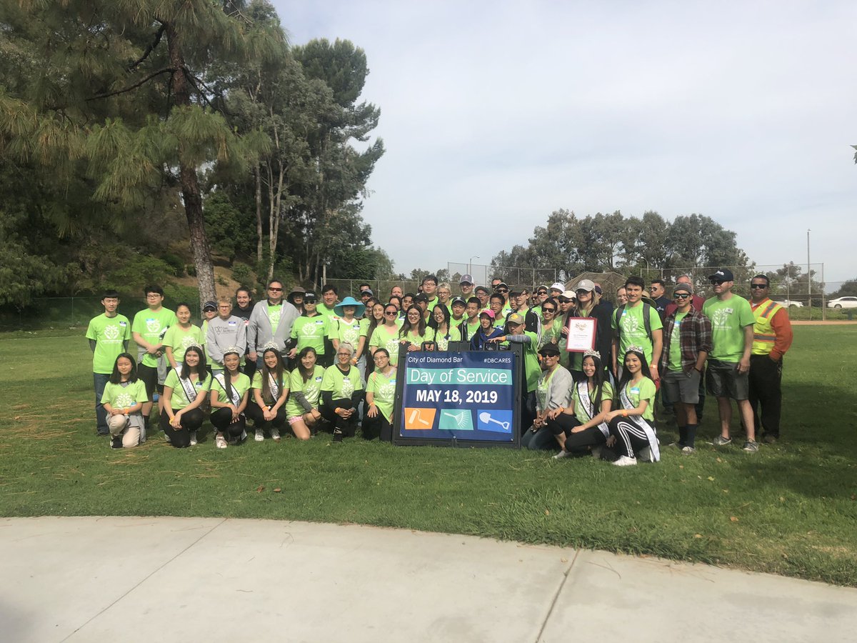 L2ChangCA's tweet photo. Loved joining @DiamondBarCity and fellow residents for Diamond Bar Day of Service! #dbcares https://t.co/Xdb1UYV3X4