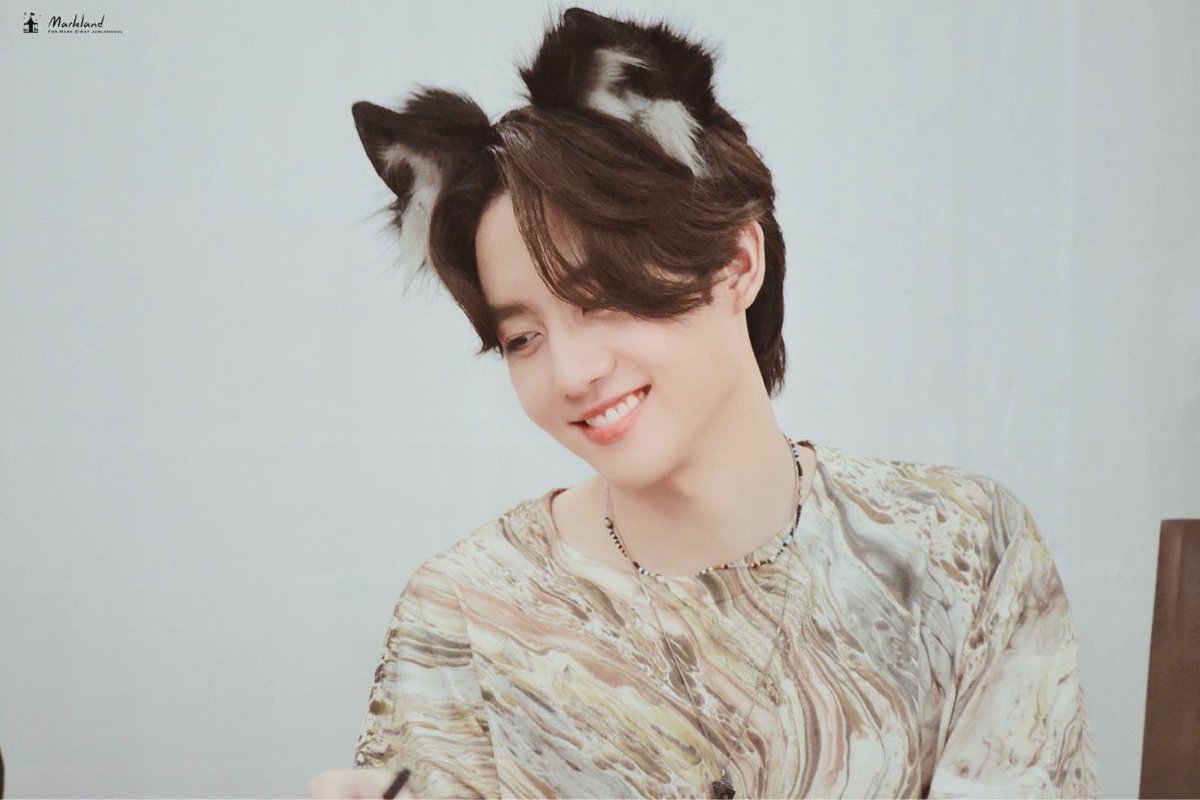 MarkLand_0330's tweet photo. 190518 Fansigh 

☺️
#Marksiwat
#หัวใจศิวัช 
#markgun1stfanmeetinginmyanmar https://t.co/zg6FEujUAk