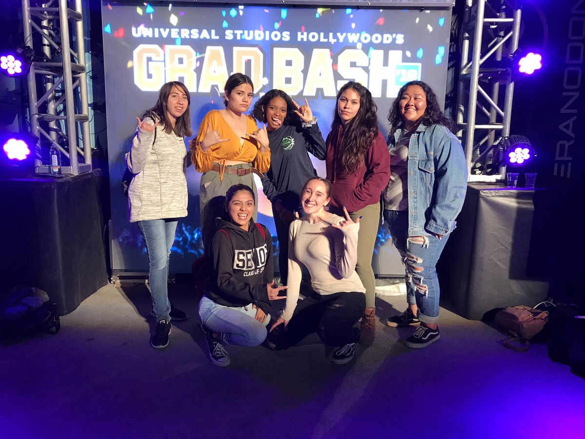 jordaabradley11's tweet photo. Best. Night. Ever. 🤪🤙🏽
#gradbash2019 #universalgradbash https://t.co/vpTMKuDQ6O