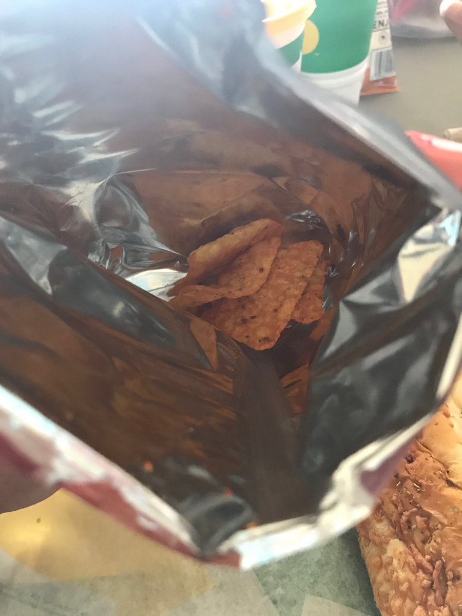 halvoturf's tweet photo. @Doritos where’s your quality control on this one, 4 chips in a 1.75 oz bag https://t.co/X4JfE0xtMq