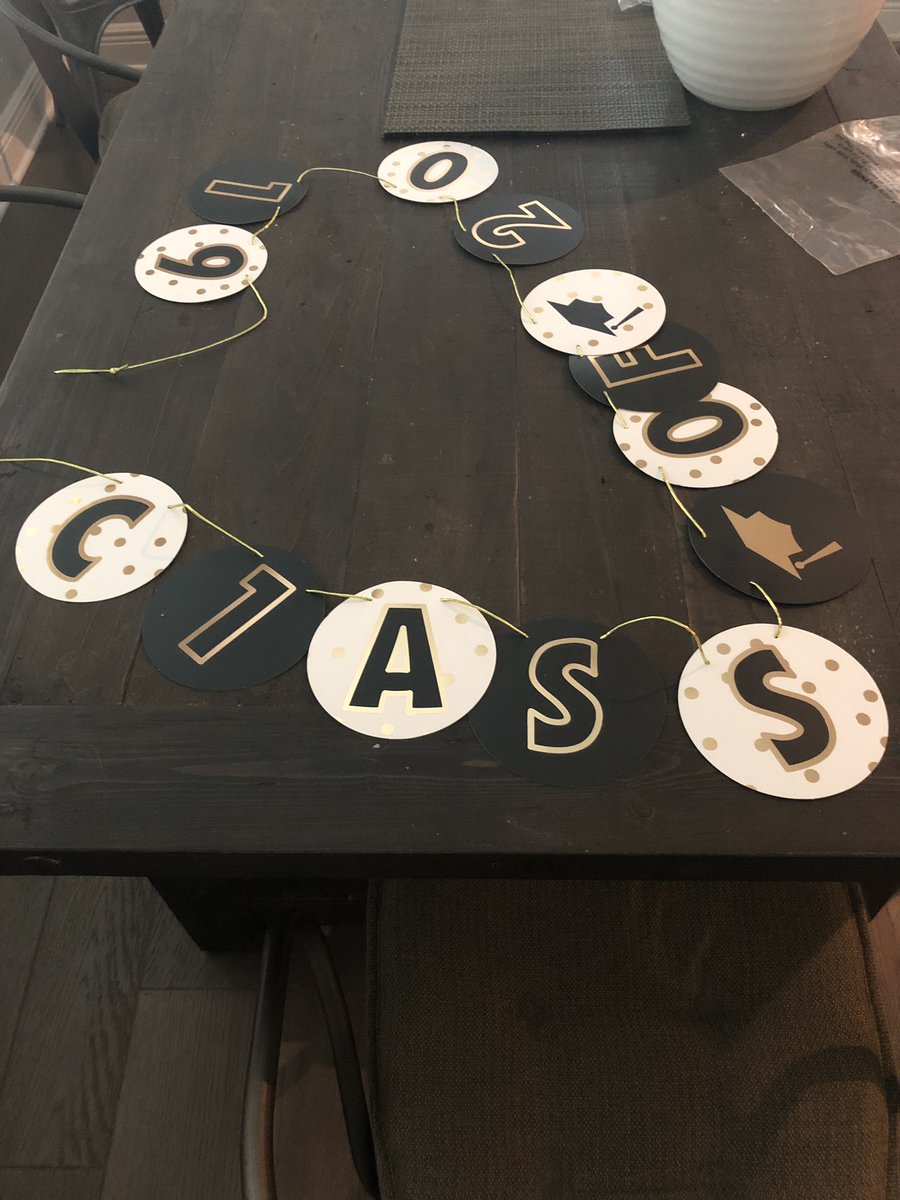 karenof79's tweet image. Wham you buy a class of 2019 banner but the L is upside down. C-1-ass of 2019 #graduationfail